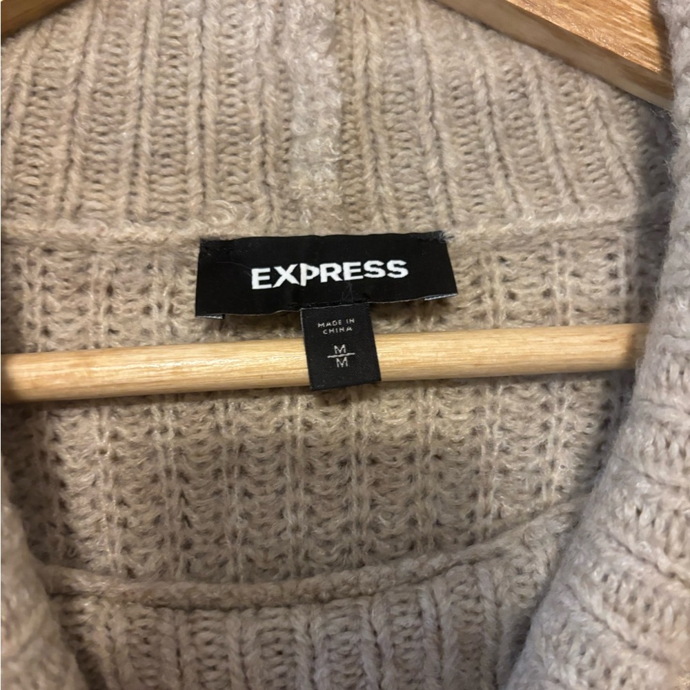 Express Sweater - Picture 3 of 4